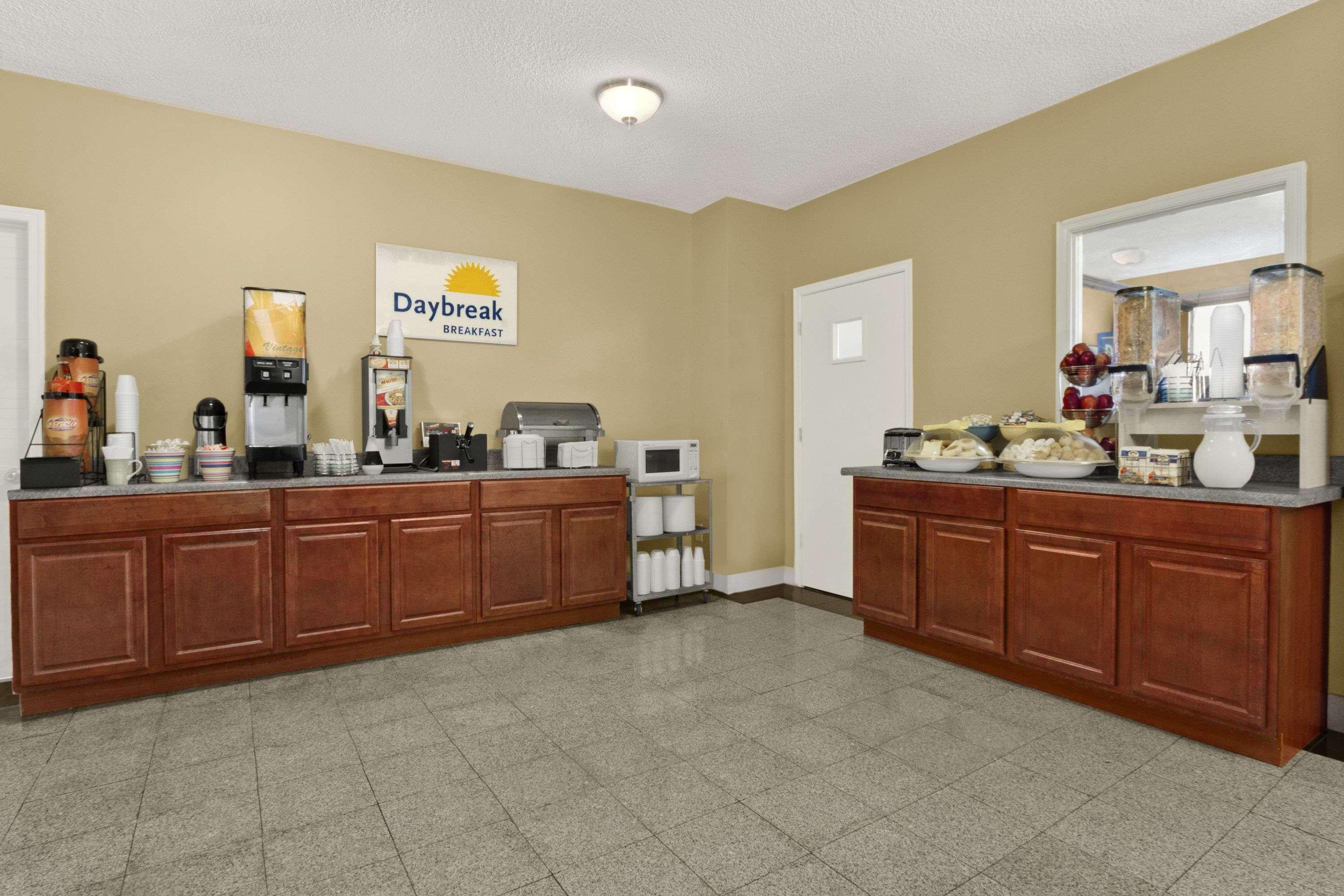 Days Inn By Wyndham Emporia Zewnętrze zdjęcie